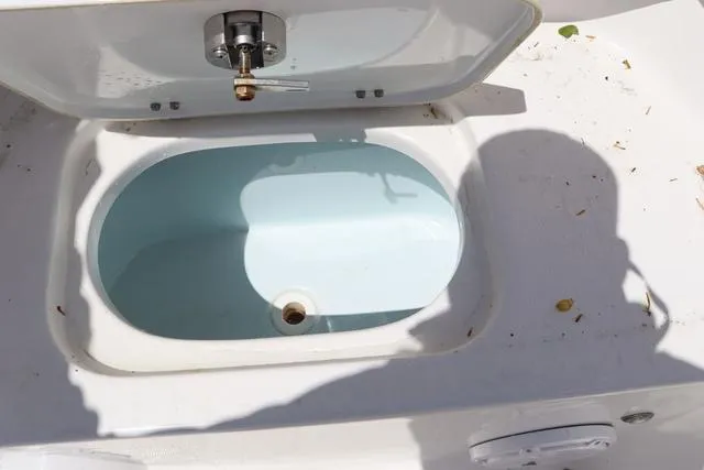 Slide: The Image of Sea Hunt Gamefish 27 With Coffin Box 2017 - 8