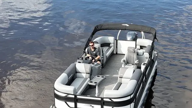 Slide: The Image of 2024 Bennington 22 SSR-SPS pontoon boat on water, featuring spacious seating and modern design. - 5