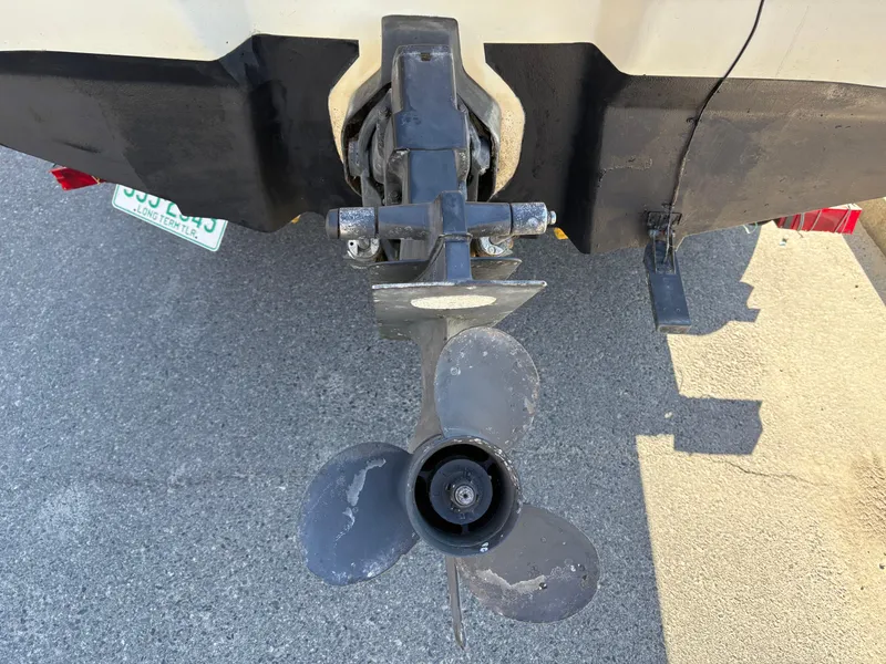 Slide: The Image of 2007 Sea Ray 215 Weekender boat propeller and stern view. - 18