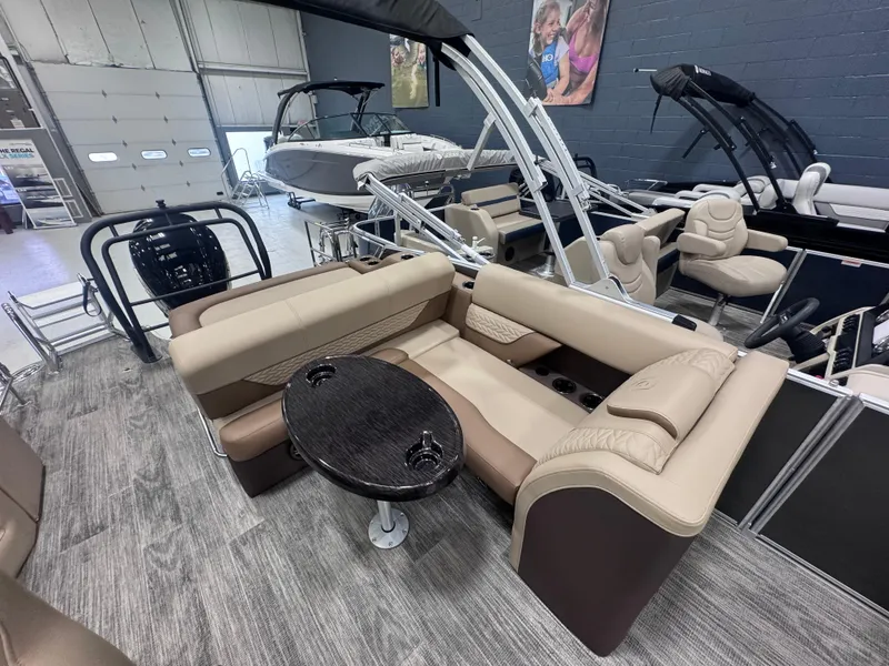 Slide: The Image of Monaco 235 SFL 2025 - 11