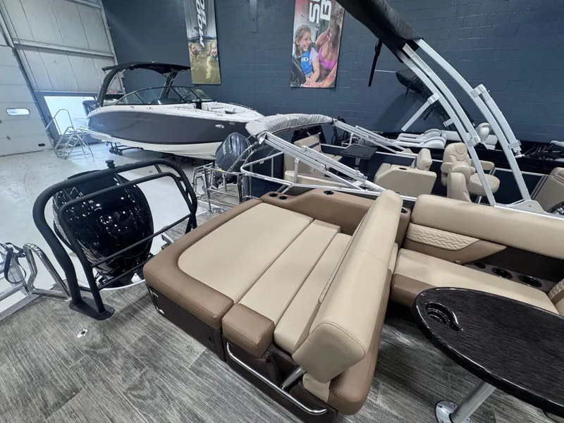 Slide: The Image of Monaco 235 SFL 2025 - 12