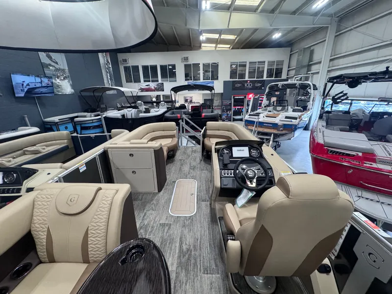 Slide: The Image of Monaco 235 SFL 2025 - 14