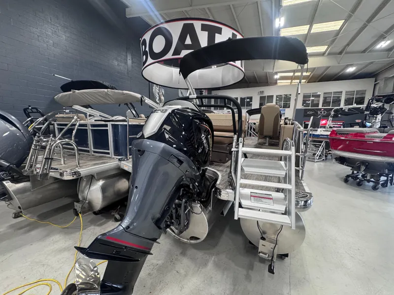 Slide: The Image of Monaco 235 SFL 2025 - 4