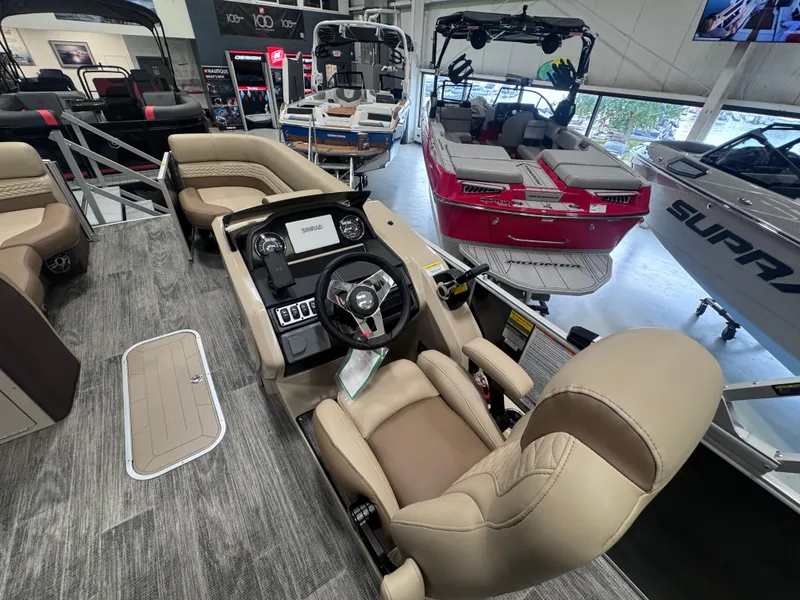 Slide: The Image of Monaco 235 SFL 2025 - 8