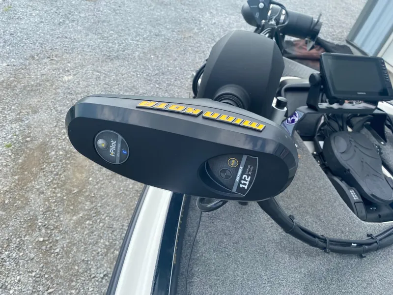 Slide: The Image of Triton 21 HP SC 2011 boat with Minn Kota i-Pilot trolling motor. - 15