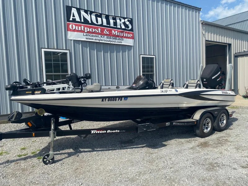 Slide: The Image of 2011 Triton 21 HP SC boat at Angler's Outpost & Marine dealership. - 3
