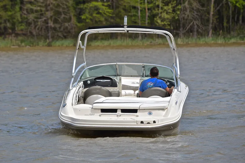 Slide: The Image of 2005 Sea Ray 220 Select boat on a lake, rear view with driver. - 7