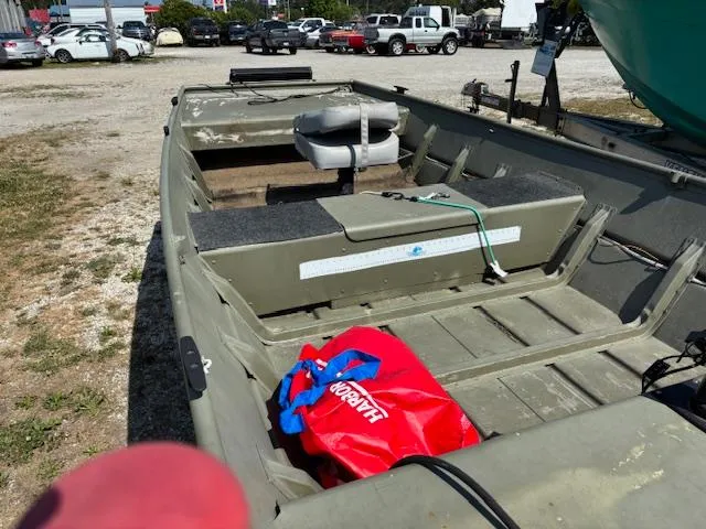 Slide: The Image of 2016 Crestliner CR 1448T boat interior with seat and red Harbor bag. - 10
