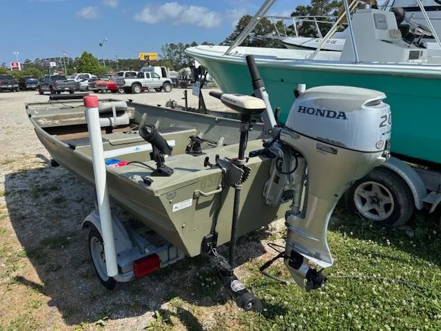 Slide: The Image of 2016 Crestliner CR 1448T boat with Honda outboard motor on trailer. - 5