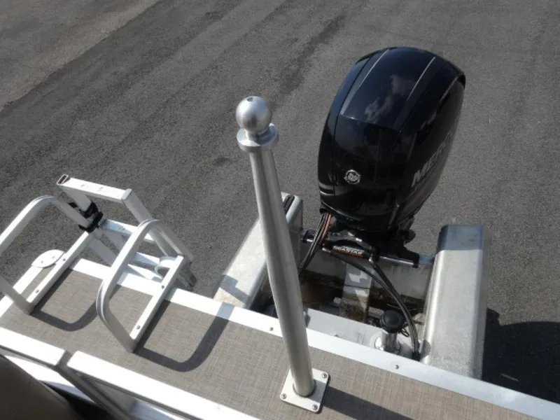 Slide: The Image of 2018 Sun Tracker 24XP3 boat with Mercury outboard motor, rear view. - 15
