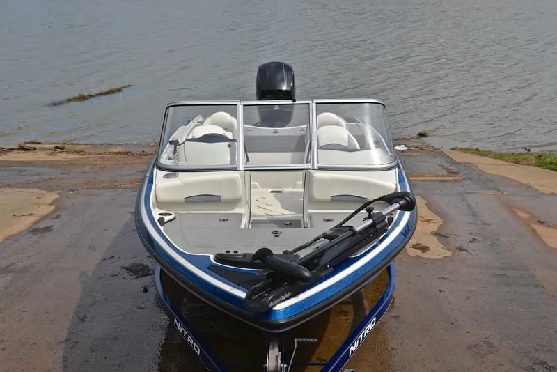 Slide: The Image of 2016 Nitro Z-7 Sport boat on a ramp by the water. - 17