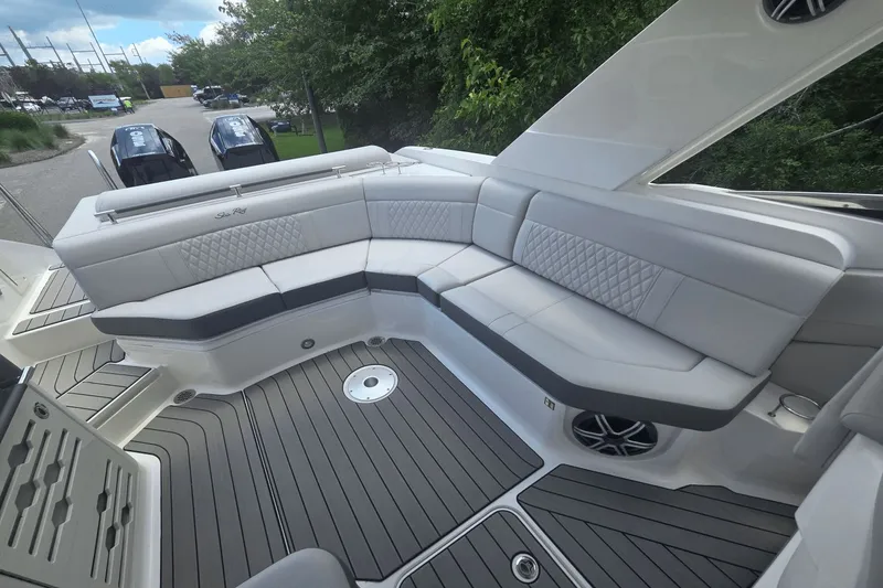 Slide: The Image of Sea Ray SLX 310 Outboard 2026 - 10