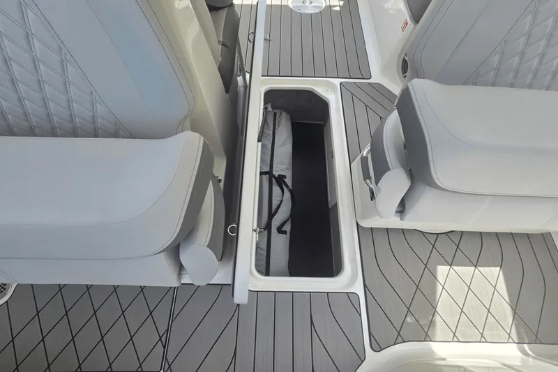 Slide: The Image of Sea Ray SLX 310 Outboard 2026 - 12