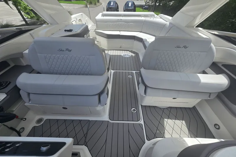 Slide: The Image of Sea Ray SLX 310 Outboard 2026 - 13