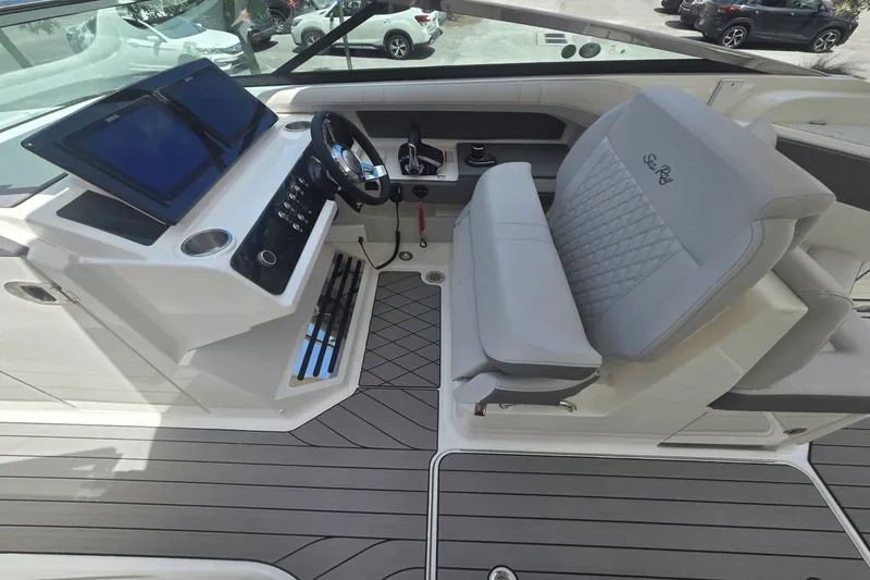 Slide: The Image of Sea Ray SLX 310 Outboard 2026 - 16