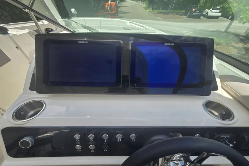 Slide: The Image of Sea Ray SLX 310 Outboard 2026 - 17