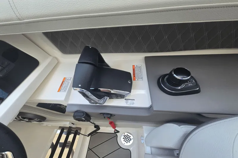 Slide: The Image of Sea Ray SLX 310 Outboard 2026 - 18