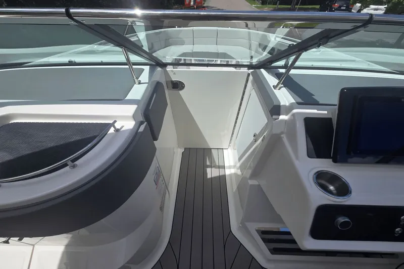 Slide: The Image of Sea Ray SLX 310 Outboard 2026 - 21