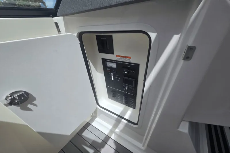 Slide: The Image of Sea Ray SLX 310 Outboard 2026 - 22