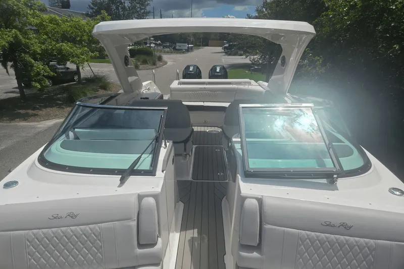 Slide: The Image of Sea Ray SLX 310 Outboard 2026 - 24