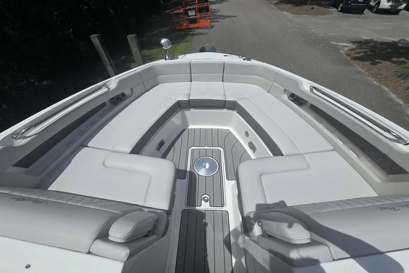 Slide: The Image of Sea Ray SLX 310 Outboard 2026 - 25