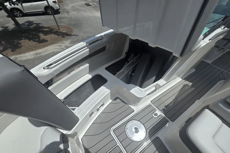 Slide: The Image of Sea Ray SLX 310 Outboard 2026 - 28