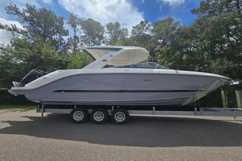 Slide: The Image of Sea Ray SLX 310 Outboard 2026 - 32