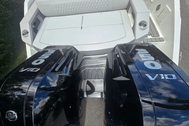 Slide: The Image of Sea Ray SLX 310 Outboard 2026 - 4
