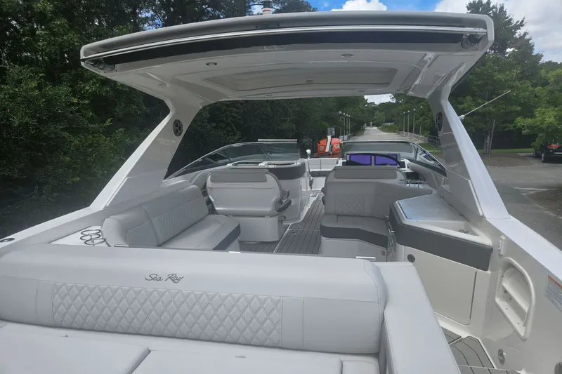 Slide: The Image of Sea Ray SLX 310 Outboard 2026 - 6