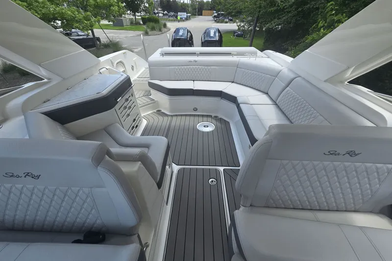 Slide: The Image of Sea Ray SLX 310 Outboard 2026 - 7