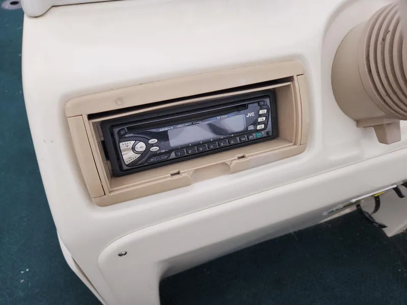 Slide: The Image of JVC stereo system on 2005 Tahoe Pontoon GRAND TAHOE XRP 23 dashboard. - 10