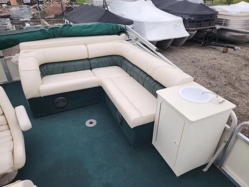 Slide: The Image of 2005 Tahoe Pontoon GRAND TAHOE XRP 23 interior with seating and sink. - 13