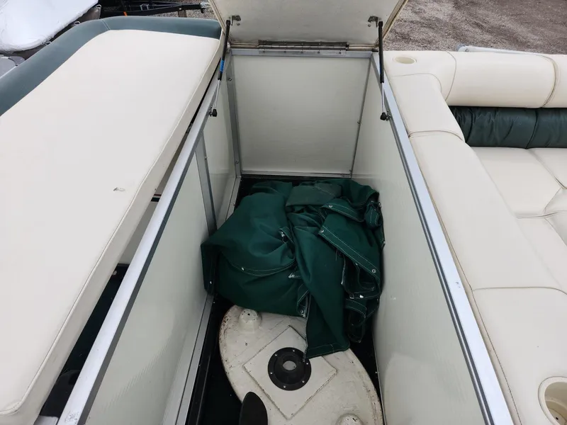 Slide: The Image of Open storage compartment on 2005 Tahoe Pontoon GRAND TAHOE XRP 23 with green cover inside. - 15