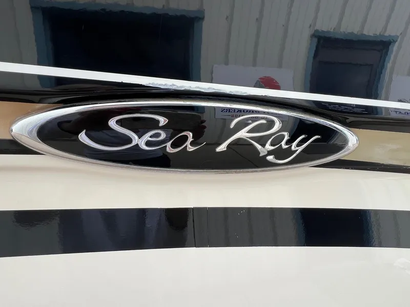 Slide: The Image of Sea Ray logo on 2003 Sea Ray 290 Bowrider boat exterior. - 7