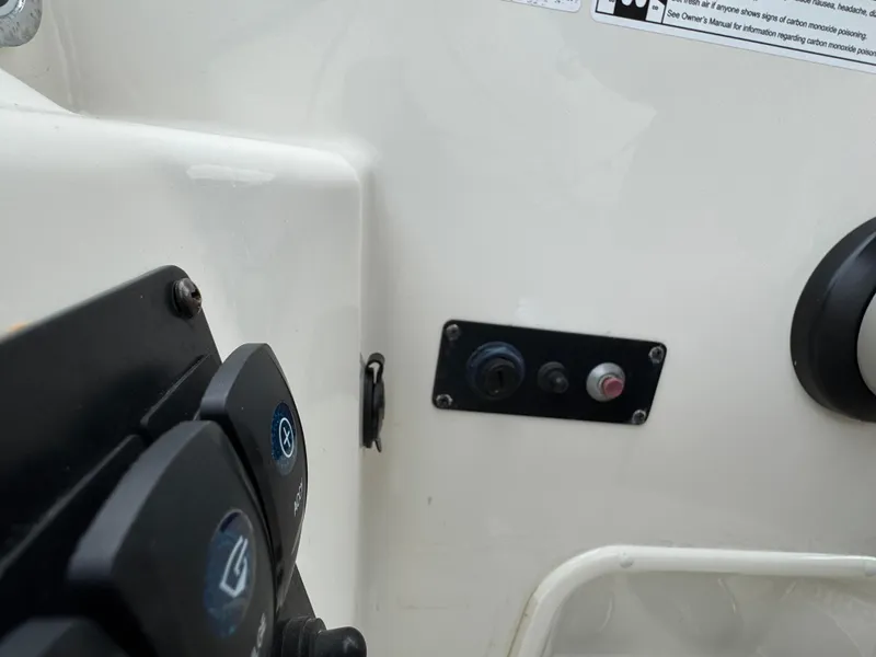 Slide: The Image of Control panel on a 2019 Stingray 191 DC boat dashboard. - 21