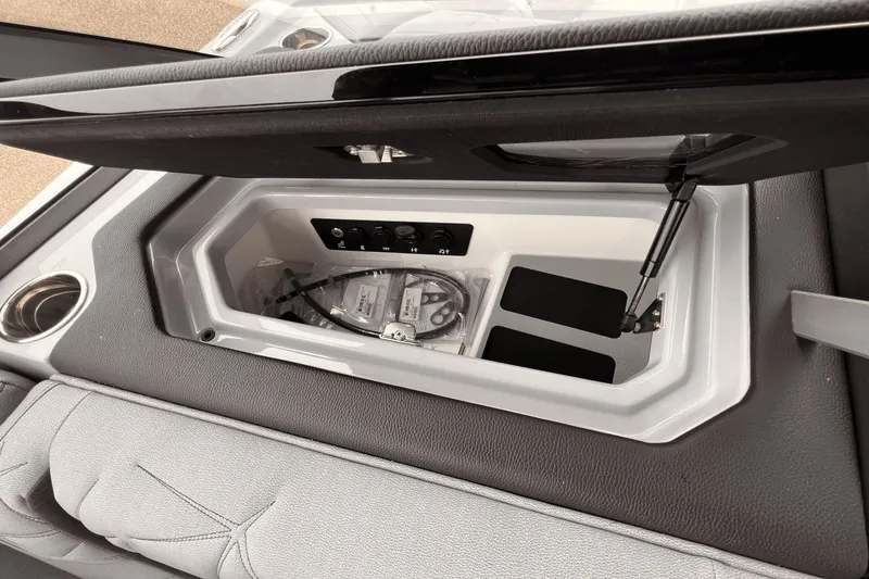 Slide: The Image of Nautique Super Air Nautique G25 Paragon 2026 - 42