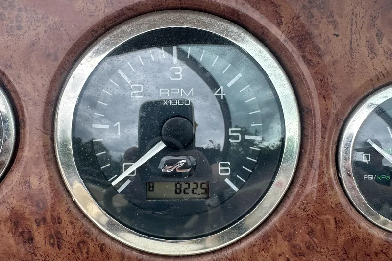 Slide: The Image of Tachometer of 2001 Sea Ray 240 Sundeck showing 822.5 hours. - 4