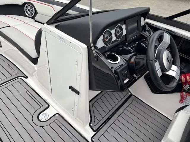 Slide: The Image of 2018 Yamaha Boats 212X interior with sleek dashboard and modern steering wheel design. - 19