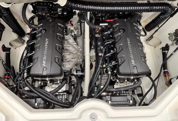 Slide: The Image of 2018 Yamaha Boats 212X engine compartment with dual high-output engines. - 33