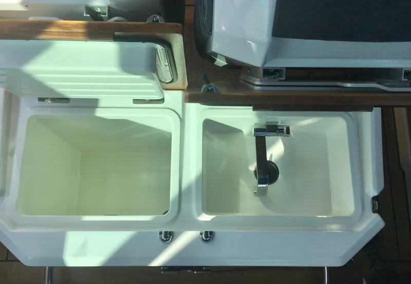 Slide: The Image of Cabin Frig & Sink - 40