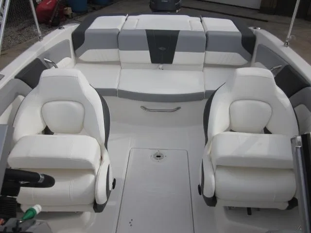 Slide: The Image of Chaparral 19 SSi OB 2025 - 16