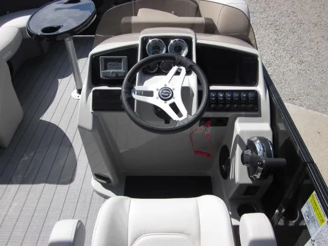 Slide: The Image of Sylvan Mirage 8520 CLZ DH 2025 - 13