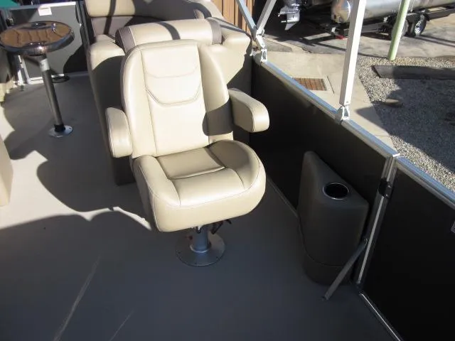 Slide: The Image of Sylvan Mirage 822 LZ 2025 - 14