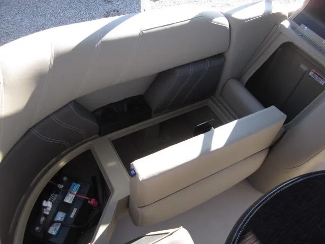 Slide: The Image of Sylvan Mirage 822 LZ 2025 - 18