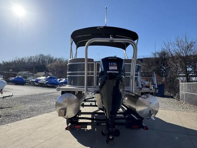 Slide: The Image of Sylvan Mirage 822 LZ 2025 - 4