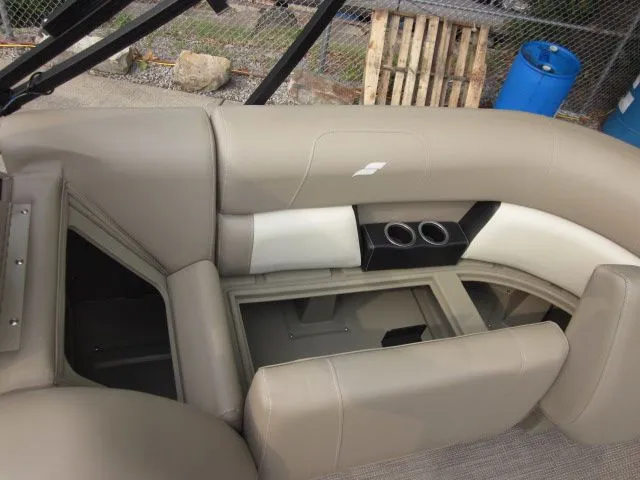 Slide: The Image of Starcraft LX 22 R 2024 - 18