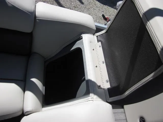 Slide: The Image of Sylvan Mirage 822 CLZ 2025 - 17