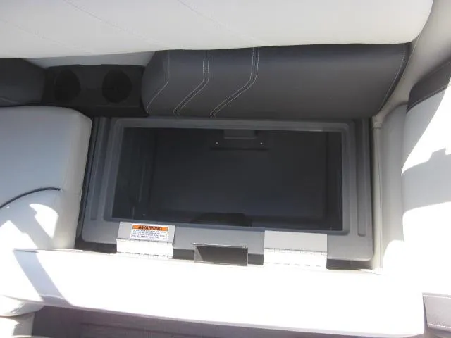 Slide: The Image of Sylvan Mirage 822 CLZ 2025 - 18