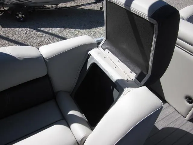 Slide: The Image of Sylvan Mirage 822 CLZ 2025 - 23