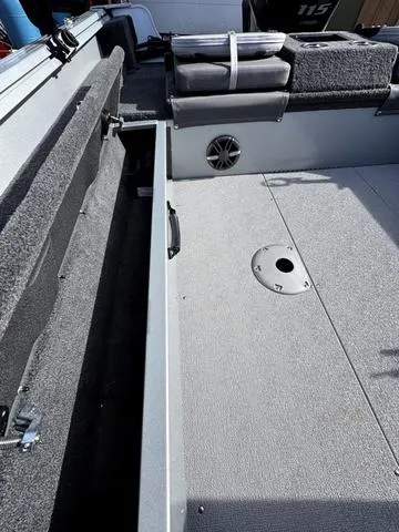 Slide: The Image of Smoker Craft Excursion 176 DC 2024 - 12